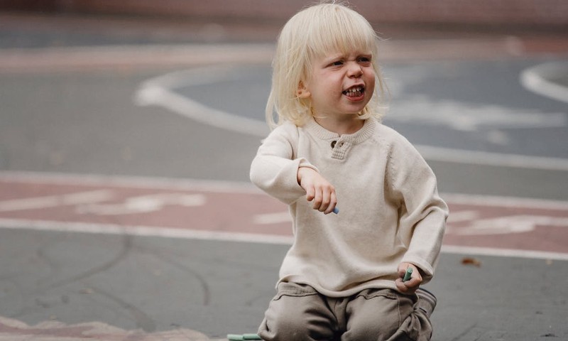 Kodėl maži vaikai kartais būna agresyvūs: 6 priežastys