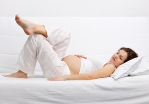 Kodėl nėštumo metu ima skaudėti kojas?