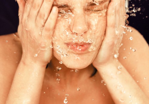 Kaip tinkamai valyti veido odą?