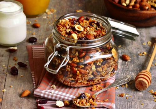 Alternatyva pusryčių dribsniams – naminė granola