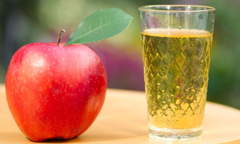 Ką naudingiau vartoti - obuolius ar jų sultis?
