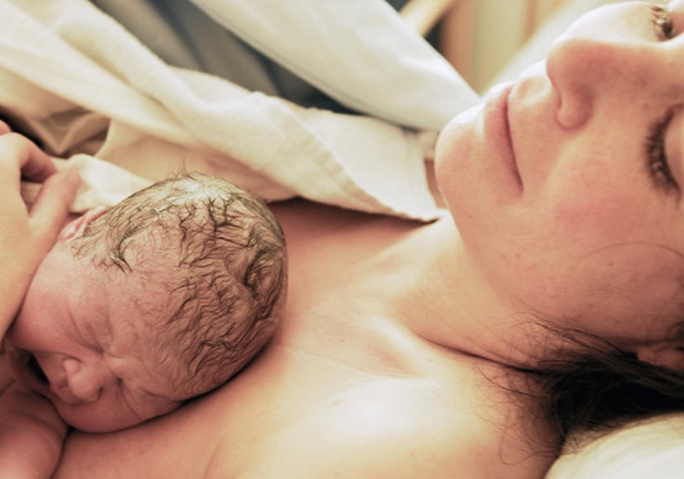 Kuo dula gali padėti per gimdymą? Atsako dula Lina