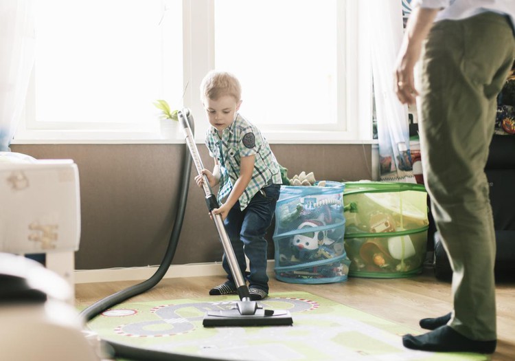 Savarankiškumo pamoka: įtraukite vaiką į pavasarinį tvarkymąsi