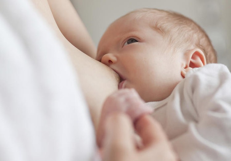 Mama: Nerimauju, kad kūdikis nepakankamai pavalgo