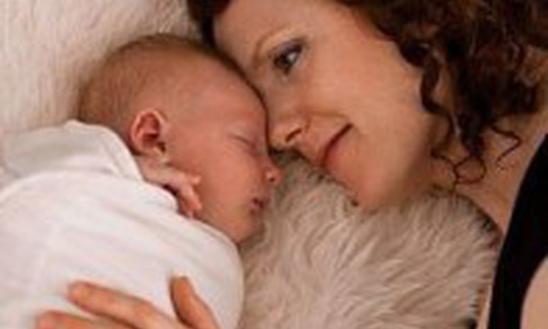 Kūdikio gulėjimo padėtys: pediatrės patarimai