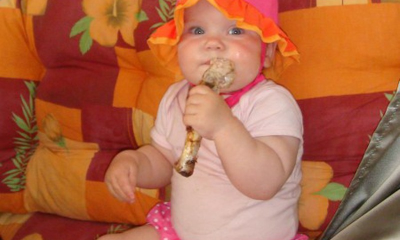 Mažoji skaniai "kerta" ir pirktines, ir mamos gamintas košytes