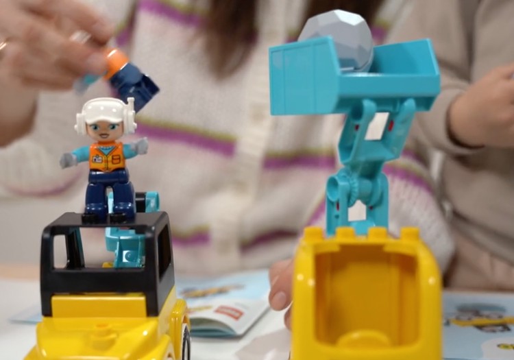 LEGO DUPLO statybinių transporto priemonių rinkinys patiks ne tik berniukams