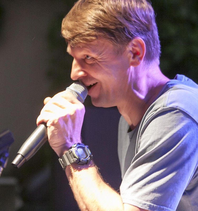 Rolandas Kazlas: “Jeigu negyvensi su poezija, teks gyventi su buhalterija” 
