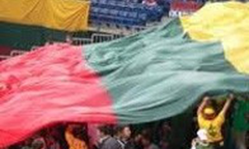 Šventiniai renginiai: nuo vėliavos pakėlimo ceremonijų iki cirko ir kelmo mėtymo varžybų