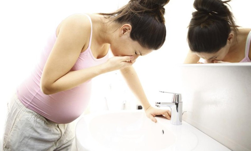 Stipriai pykina nėštumo metu? Naudingi patarimai, kas gali padėti
