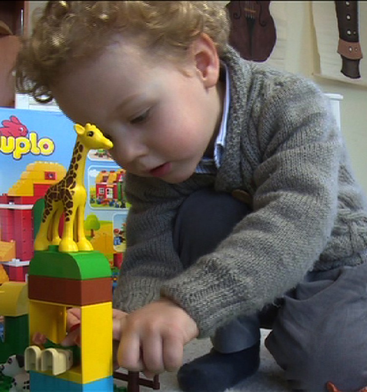 VIDEO: Laviname smulkiąją motoriką su Lego Duplo kaladėlėmis