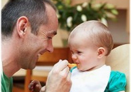 Kodėl kartais vaikučio maitinimas virsta kova: psichologo nuomonė