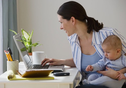Diskusijos: Ar lengvai grįžote į darbą po motinystės atostogų?