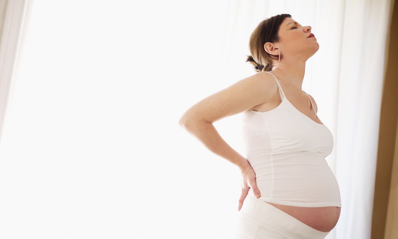 Nėštumas ir nugaros skausmas: kaip su tuo kovoti?
