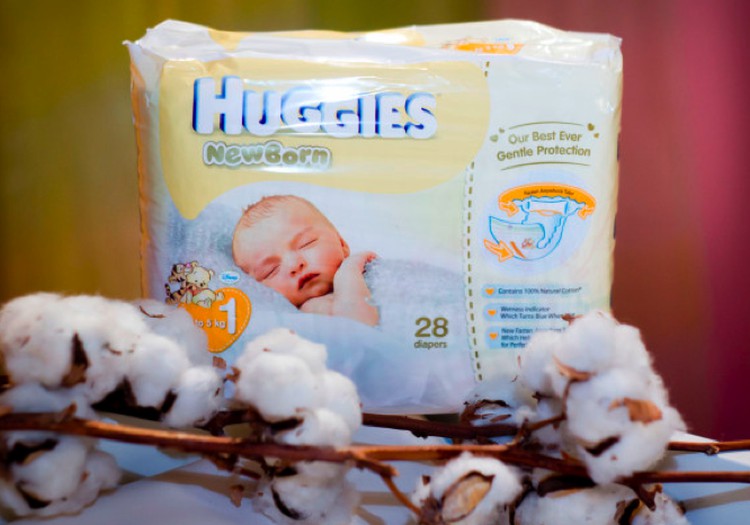 Dienos žaidimas: Huggies® Newborn su specialia kišenėle, saugančia nuo pratekėjimų