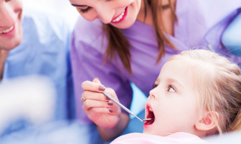 Vaikas bijo lankytis pas odontologą: kaip jį įkalbinti?