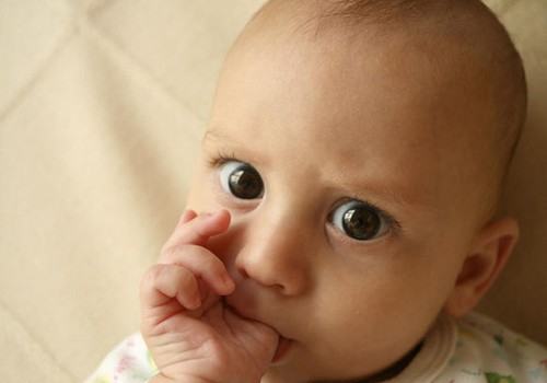 Kūdikio akių raida: nuo gimimo iki metų