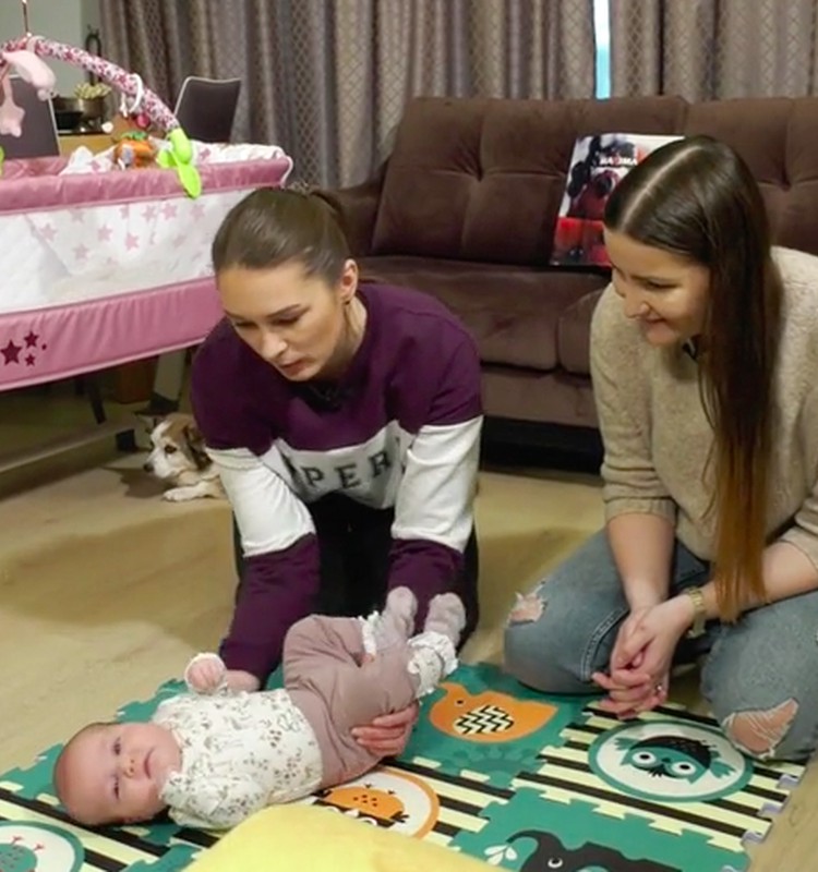 VIDEO: Naudingi užsiėmimai su 2 mėnesių kūdikiu