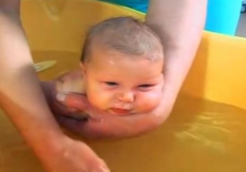 Pirmosios kūdikio maudynės