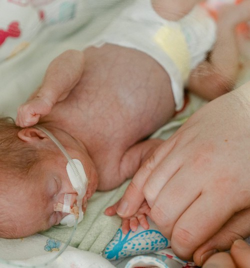 Neišnešiotų naujagimių šeimos prašo daugiau laiko po sudėtingos gyvenimo pradžios