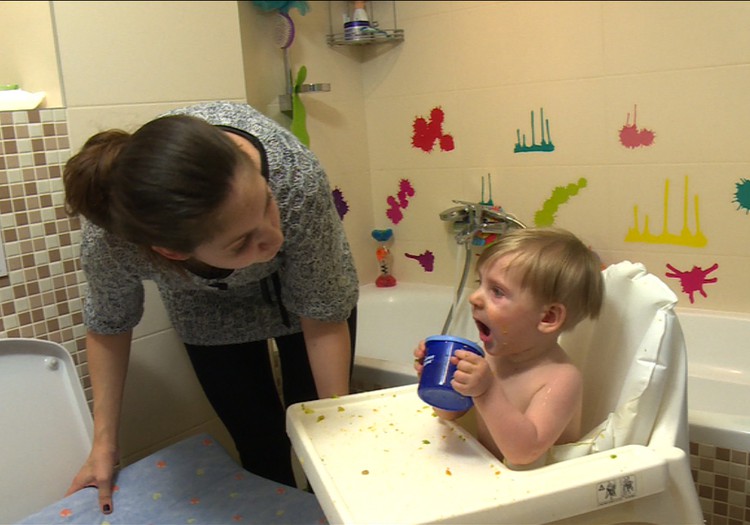 VIDEO: Kada, kiek ir kokių papildomų skyčių duoti mažyliui?