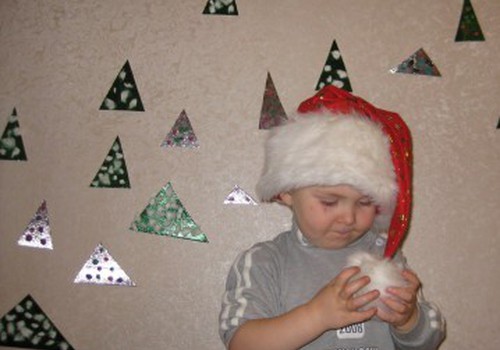 Belaukiant Kalėdų: eglutės iš gofruoto kartono