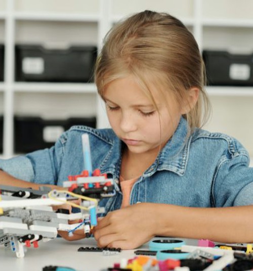 Populiariausi 2025 metų „LEGO” rinkiniai: 5 mėgstamiausių modelių apžvalga