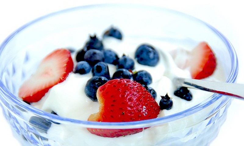 Žinai, kaip sveikai pagardinti jogurtą ar varškę - parašyk mums!