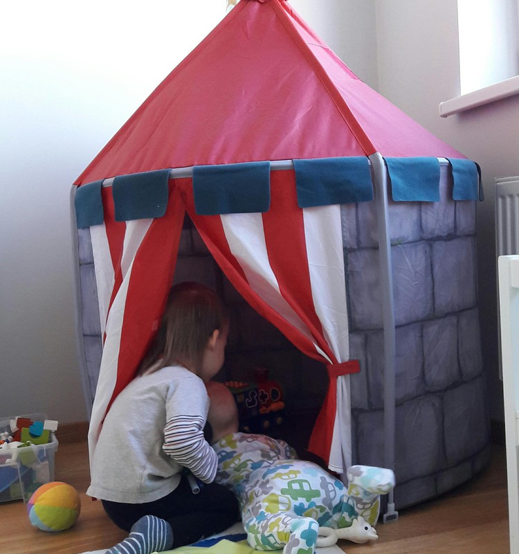 Du mažyliai namuose: adaptacija darželyje