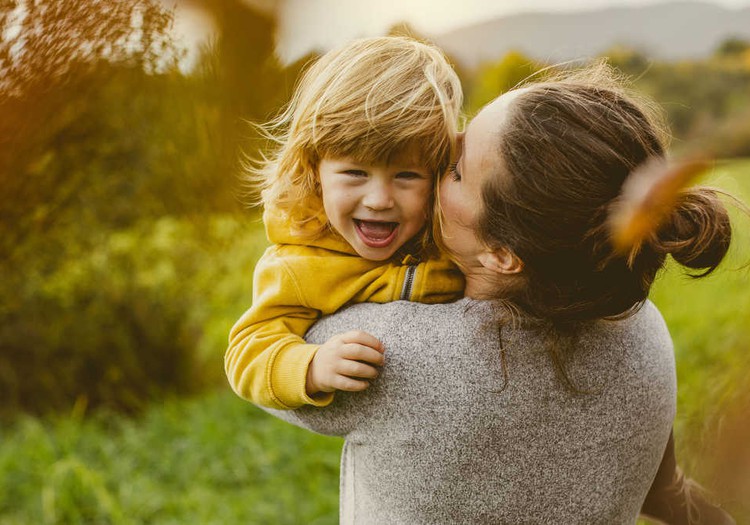 Kodėl vaikai dažnai „šokdina" tik mamas: atsako psichologė