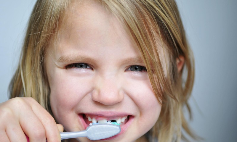 Beveik kas antras vaikas Lietuvoje kenčia nuo dantų problemų 