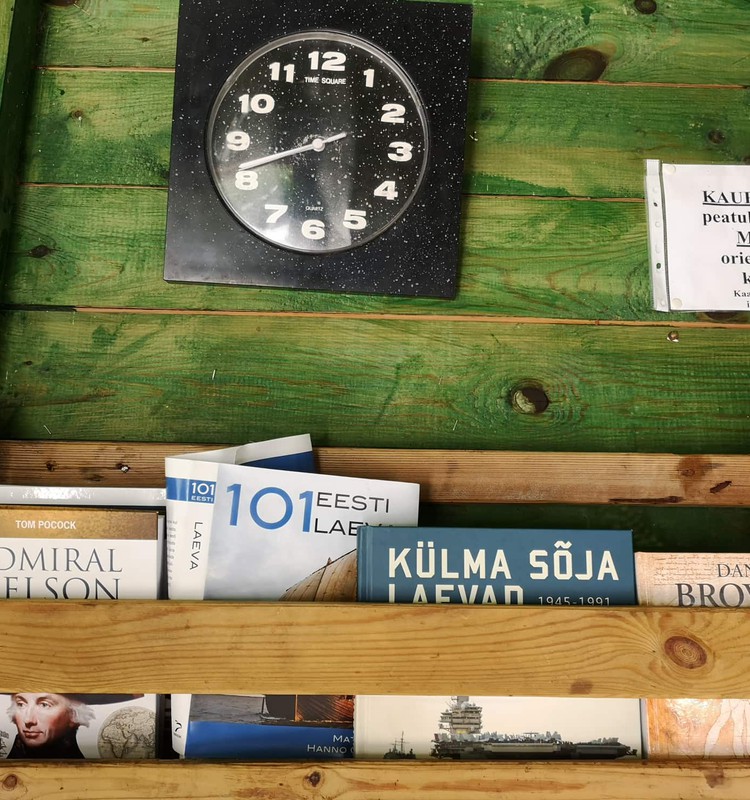 VASAROS GIDAS. Saremos stotelės-kultūros mini centras