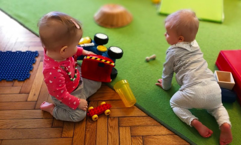 7 patarimai: kaip rūpintis mažyliu ir su juo žaisti – neskubant