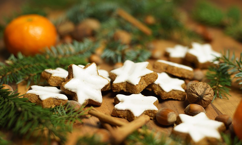 Kalėdų dovanos iš virtuvės: kepiniai ir desertai su cinamonu, gvazdikėliais ir aguonomis