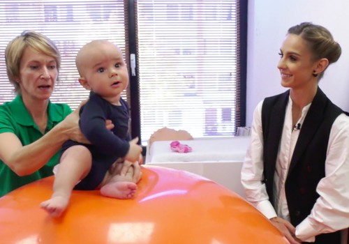 VIDEO: Mokome kūdikį atsisėsti: pratimai