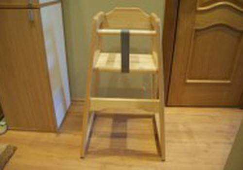 Kėdučių dvikova: medinė ar plastikinė?