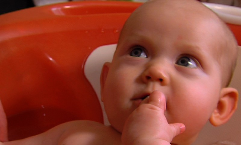 Ką būtina žinoti tėvams, maudant kūdikį?