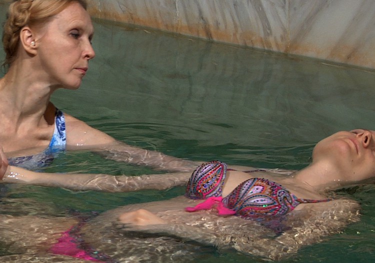 Kuo naudinga Watsu terapija nėštukei?