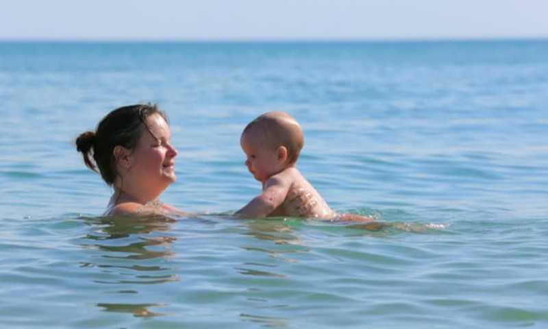 Jūra, saulė ir kūdikis