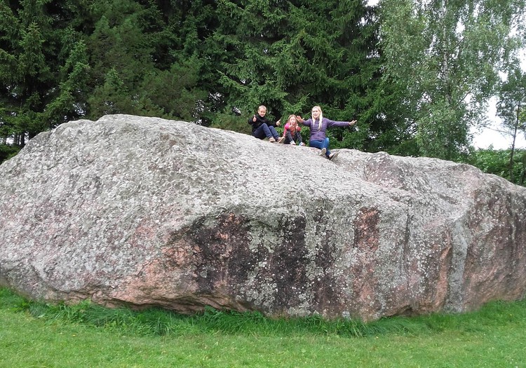 Barstyčių akmuo-Truikinių šaltinis-Apuolės piliakalnis-Mosėdžio akmenų muziejus-Orvidų sodyba