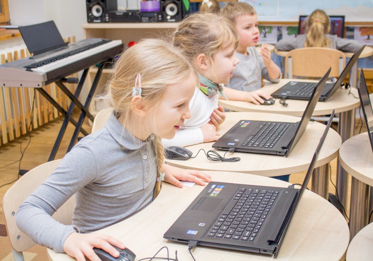 Saugus internetas vaikams: ką turėtų žinoti tėvai