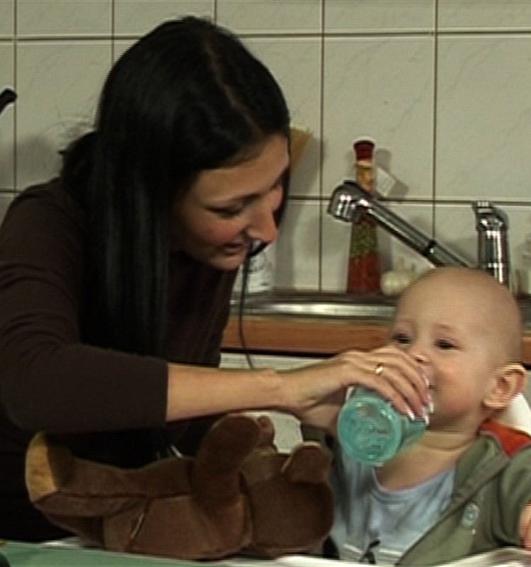 VIDEO: Ką ir kada mažyliai turėtų gerti?