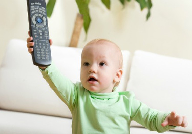 Ar galima kūdikiams žiūrėti televizorių?