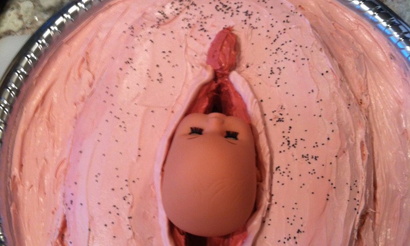 Šiurpinantys vaizdai - tortas su gimdymo vaizdeliu. Brrr...