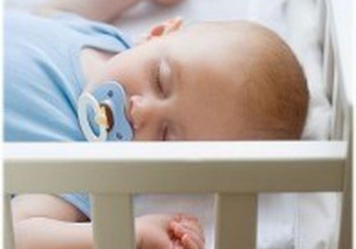 Kūdikio miegas: be pagalvės ar su?