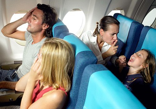 Keliaujame su vaiku: ką veikti lėktuve?