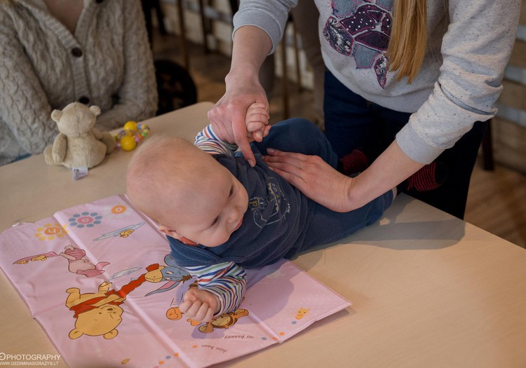 Viskas apie mažylių VARTYMĄSI: kineziterapeutės Viktorijos patarimai