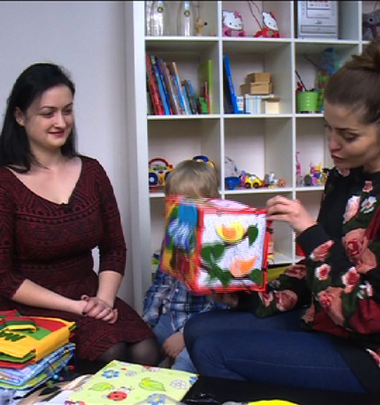TV Mamyčių klubas 2016 04 23: Medituojame, renkamės saugius žaislus ir kuriame lavinamąją knygelę