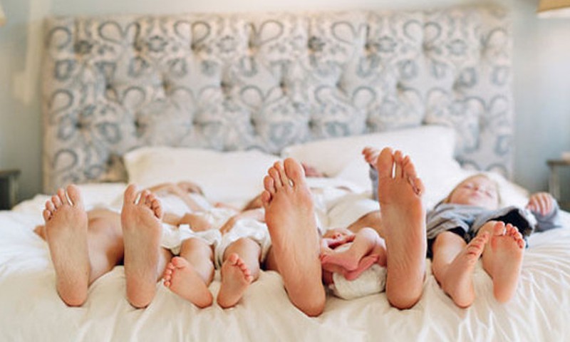 Ar leisti paūgėjusiam vaikui miegoti kartu?