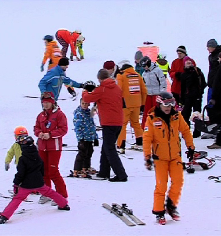 TV Mamyčių klubas 2016 12 04: mokomės slidinėti su vaiku, maudomės ir mėgaujamės motinyste